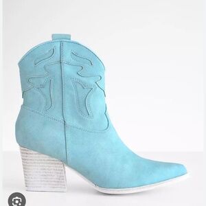 Women’s Beast Fashion western boots 8.5